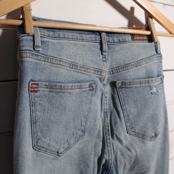 BDG UO Twig High Rise Skinny Destroyed Jean NWOT - Picture 4 of 9